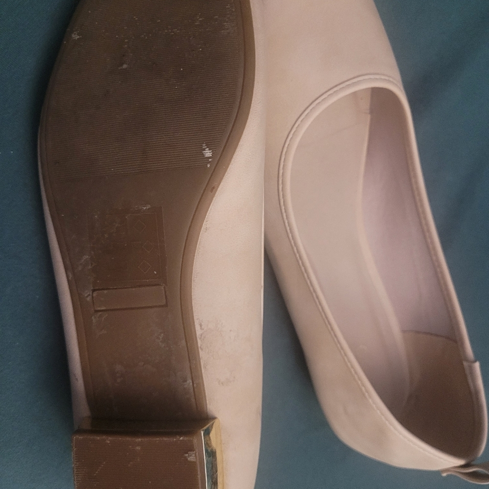 Neutral flats - Picture 3 of 5